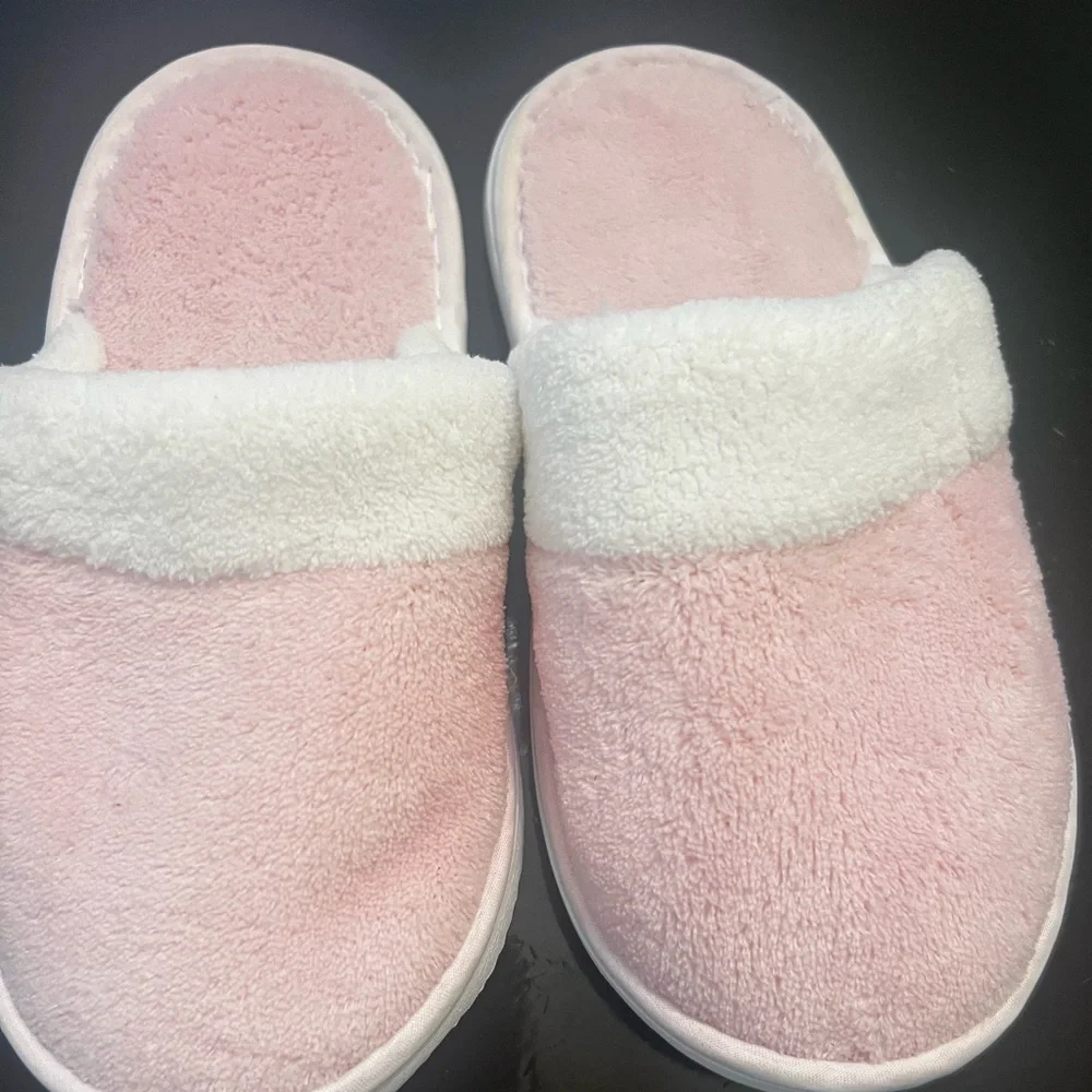 Girls nwot house slippers